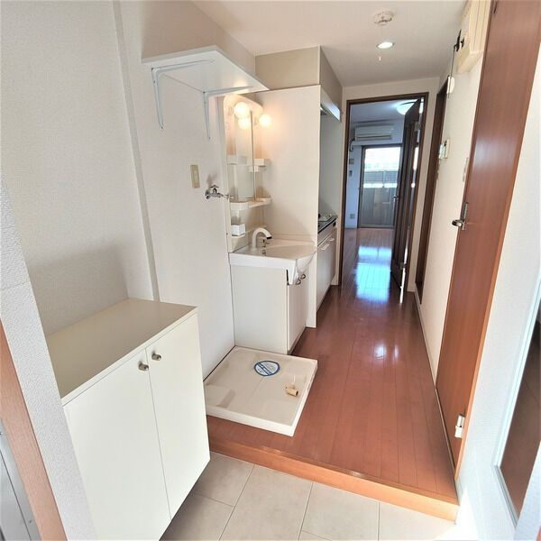 レジデンスTH浄心の玄関