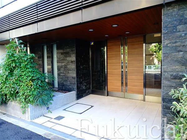 レジディア都立大のエントランス