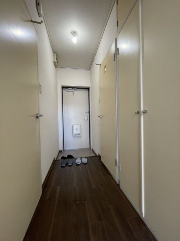 グランドハイツ東古松の玄関|※写真は別の部屋のものです。