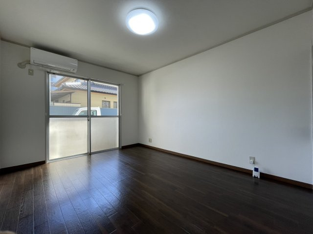 グランドハイツ東古松の洋室|※写真は別の部屋のものです。