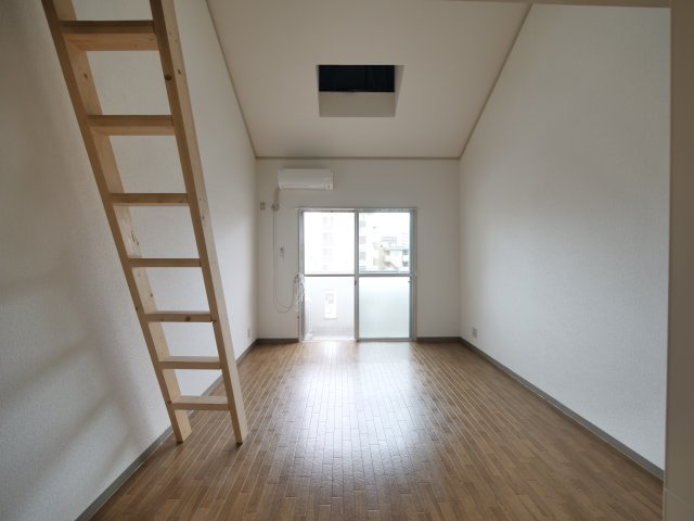 グランドハイツ東古松の寝室|※写真は別の部屋のものです。