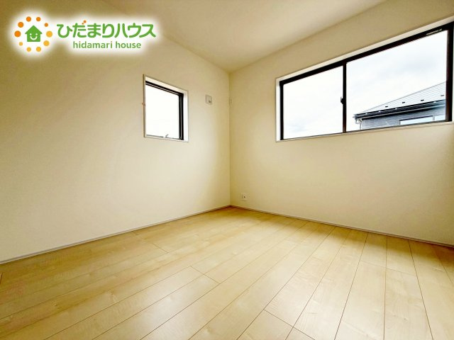 【洋室】 | ひたちなか市田宮原1期　新築戸建　2号棟 | 柔らかい陽光が差し込む明るいお部屋を演出する設計。彩光の取れる窓が気持ちの良いお部屋を創り上げます。