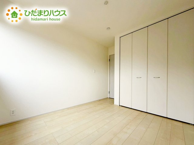 【洋室】 | ひたちなか市田宮原1期　新築戸建　2号棟 | シンプルな内観ですのでさまざまなインテリアスタイルを楽しめます。