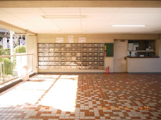 【その他共用部分】 | 清潔感と歓迎感があるエントランスホールとなります。