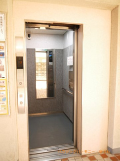 【その他共用部分】 | 勿論エレベーターが備え付けられています。
