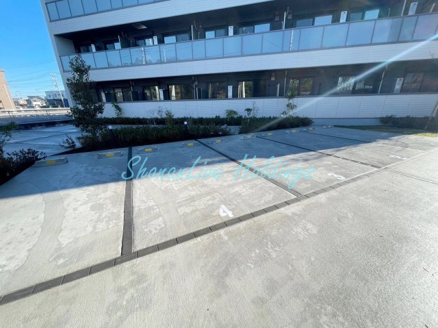 横浜市泉区下飯田町の賃貸マンションの駐車場|整備された共有部分です♪