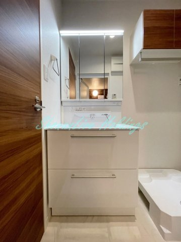 横浜市泉区下飯田町の賃貸マンションの洗面所|明るい洗面所です