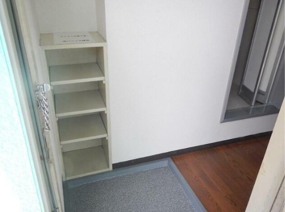 ロイヤルハイツの玄関