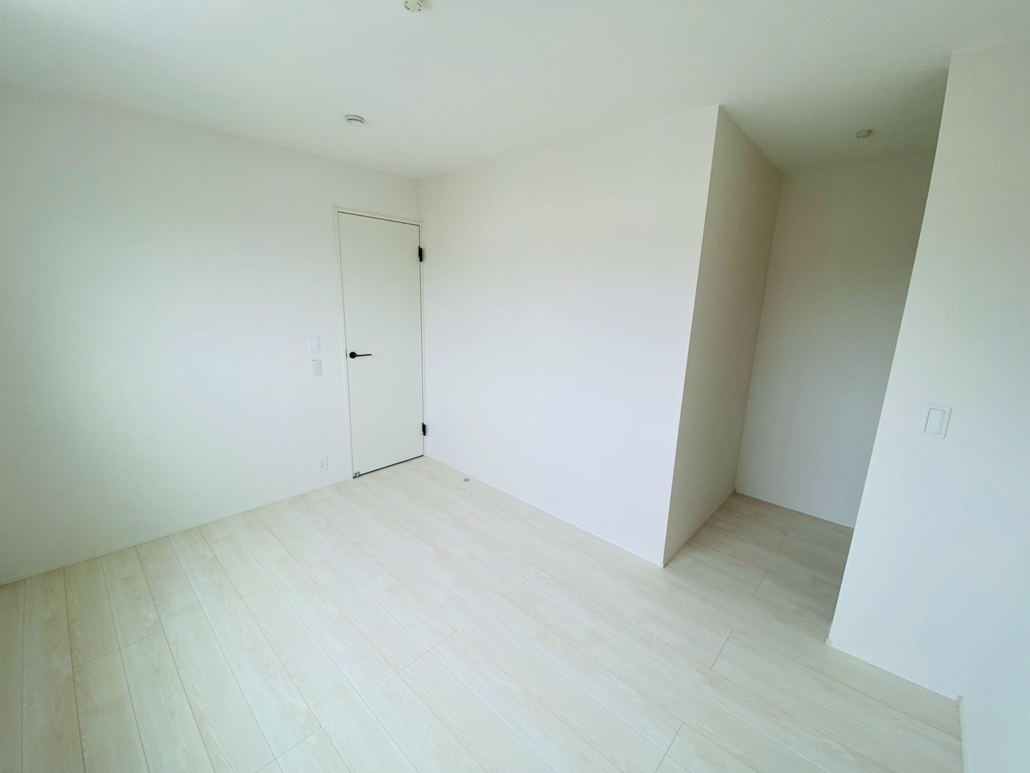 七栄0３期　新築戸建ての洋室