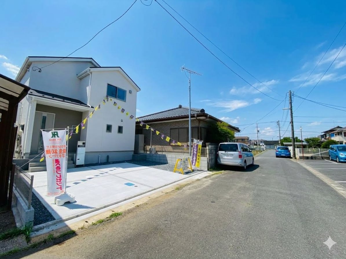 七栄0３期　新築戸建ての前面道路含む現地写真
