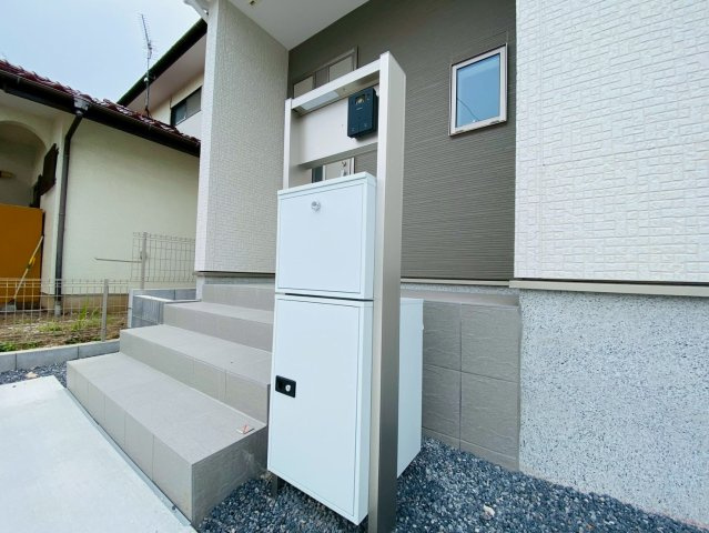 七栄0３期　新築戸建てのエントランス
