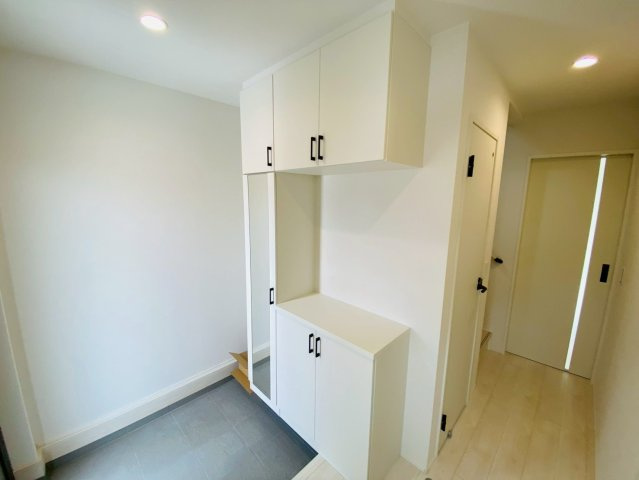 七栄0３期　新築戸建ての玄関