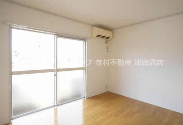 ヒルズ・ウィスタリアの居間・リビング