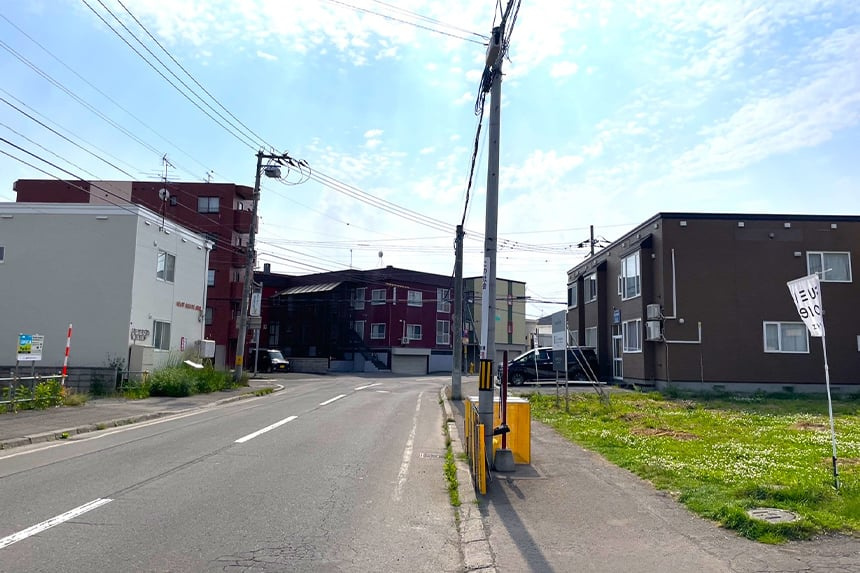 【建築条件付き】北31条西8丁目の前面道路含む現地写真