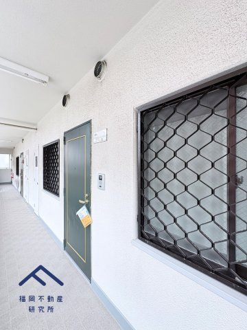 ダイナコート吉塚の玄関