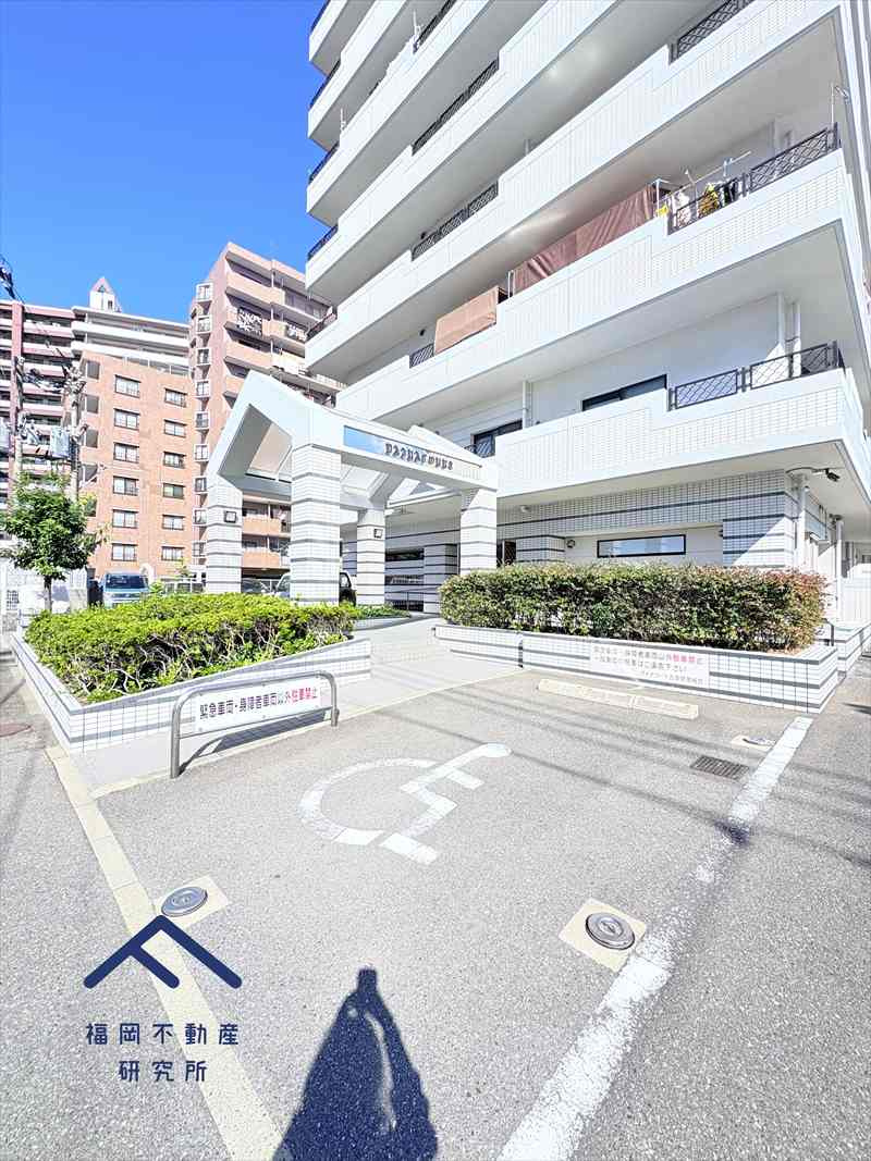 ダイナコート吉塚の駐車場