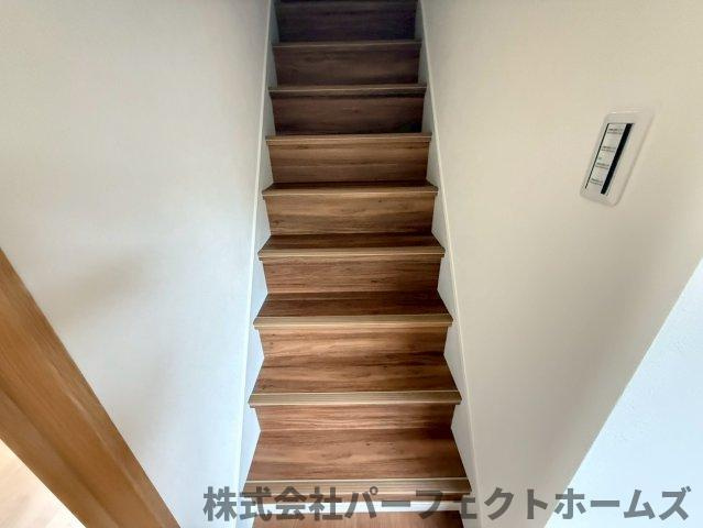 茄子作1丁目戸建の内装|明るい室内です
