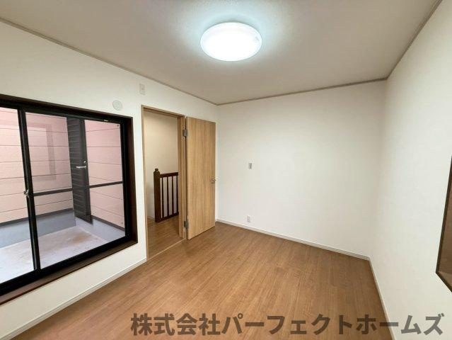 茄子作1丁目戸建の洋室|明るい洋室です
