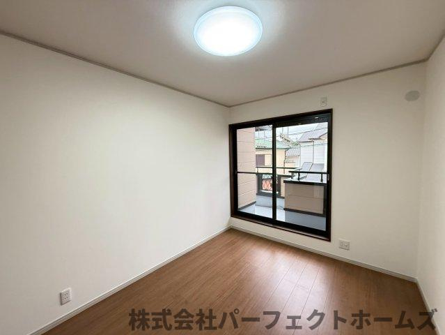 茄子作1丁目戸建の洋室|明るい洋室です
