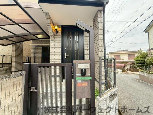 茄子作1丁目戸建のエントランス