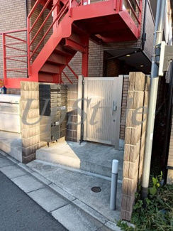 【エントランス】 | エスカリエ・ルージュ