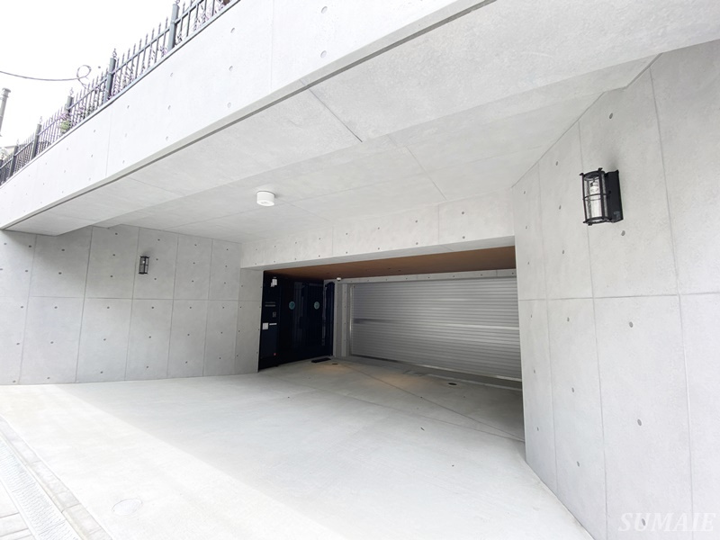 アローマ王子本町の駐車場|駐車場入り口です☆
