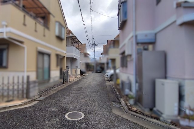 尼崎市食満　中古戸建の前面道路含む現地写真