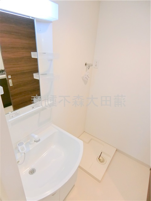 グランヴァン多摩川の洗面所|独立洗面台　洗面脱衣所　シャワーヘッド伸びるタイプで朝の洗髪にも