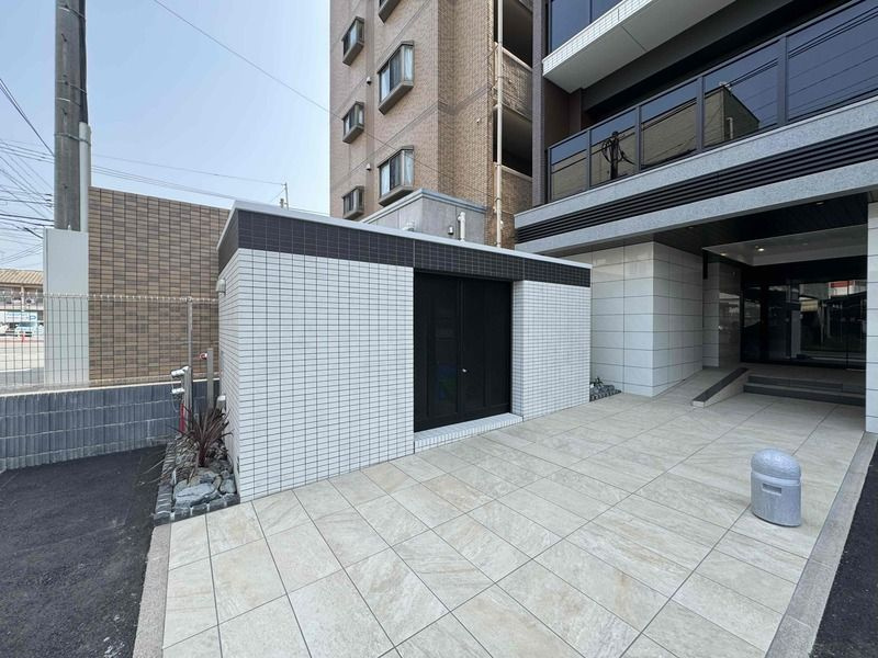 福岡市東区原田１丁目の賃貸マンションのエントランス