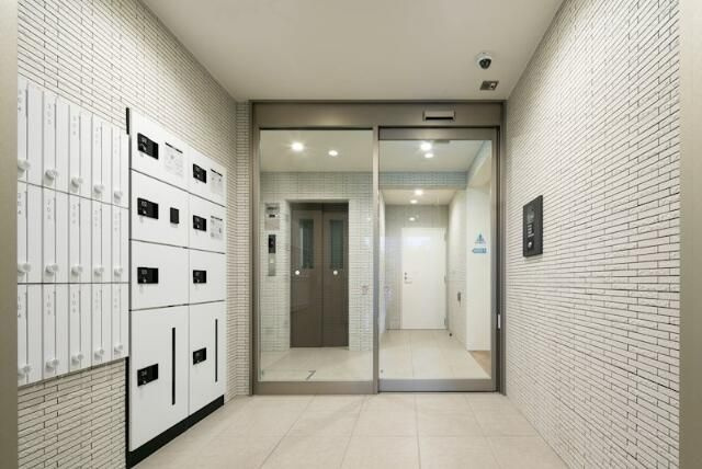 ヴィラ　デ　ジョワ　浦和白幡のエントランス