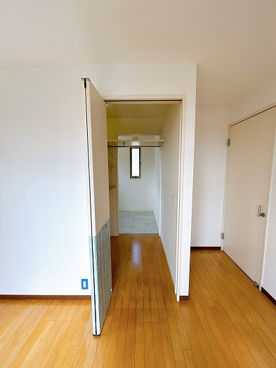 豊田市乙部ケ丘4丁目の洋室