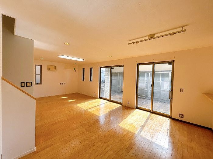 豊田市乙部ケ丘4丁目の居間・リビング