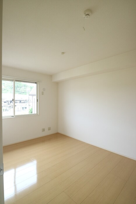 パインハイツ　A棟の洋室