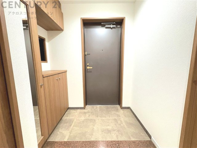 玄関収納付きの玄関です　家族皆様の履物をしっかり収納できます
