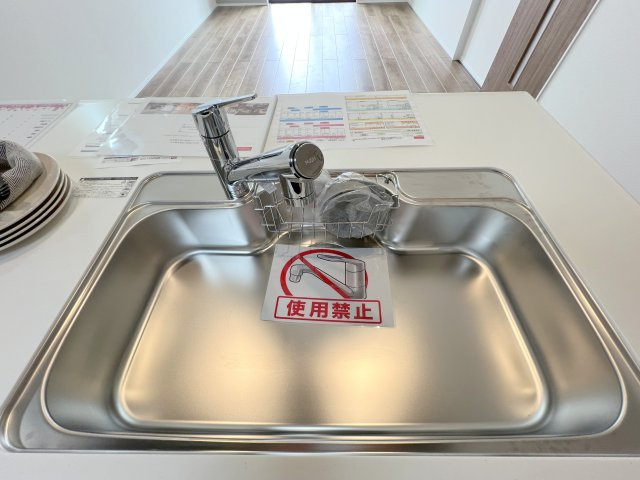 羽村市羽中2丁目　新築戸建全3棟のキッチン|浄水器付きシンク