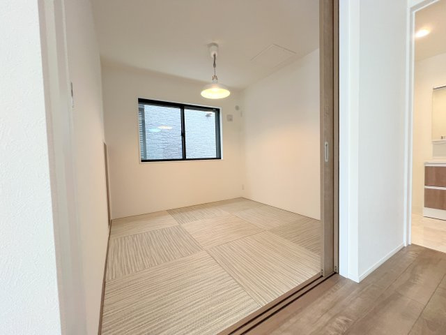 羽村市羽中2丁目　新築戸建全3棟の和室|4.5帖　和室はお子様の遊び場やお昼寝スペースに便利です。