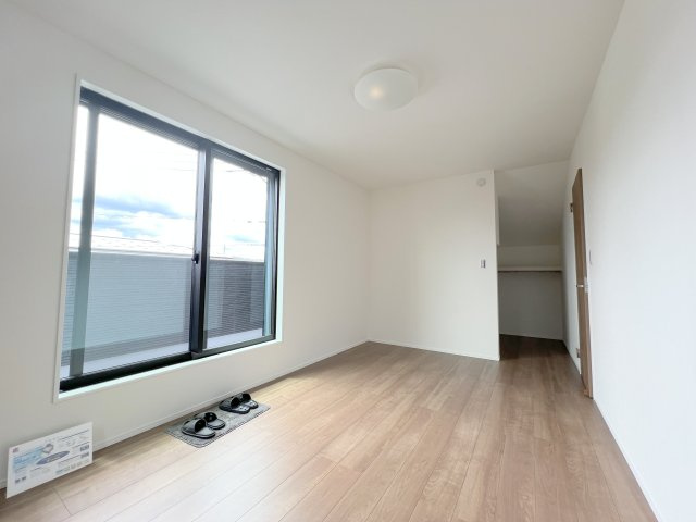羽村市羽中2丁目　新築戸建全3棟の洋室|【洋室1】主寝室広々7.5帖。