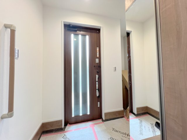 羽村市羽中2丁目　新築戸建全3棟の玄関|シューズボックス＋シューズインクローク付きの玄関☆