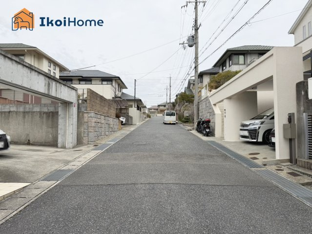 神戸市垂水区清玄町　中古戸建の前面道路含む現地写真|●年中無休：当日予約可●前面道路北西側幅員６ｍで広いです！交通量も少なく安心！