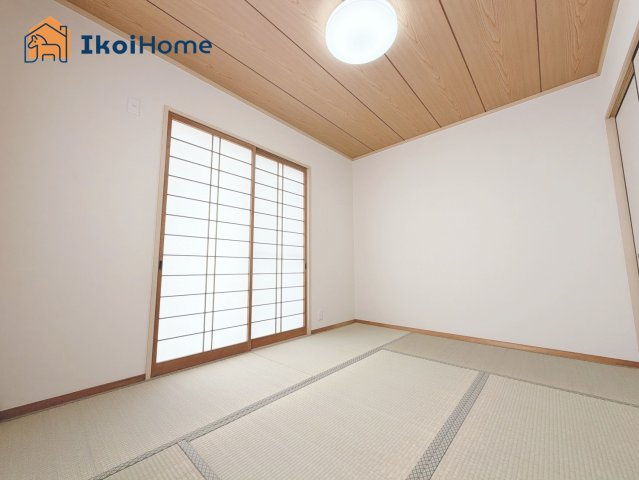 神戸市垂水区清玄町　中古戸建の内装|●年中無休：当日予約可●和室6帖です。収納も充実し、２面採光で明るいです。大きな押入れも魅力です。