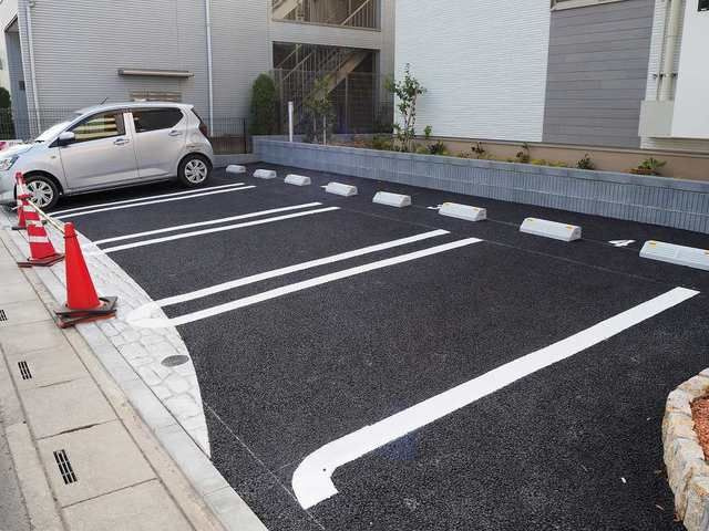 ライジング・プレイスの駐車場