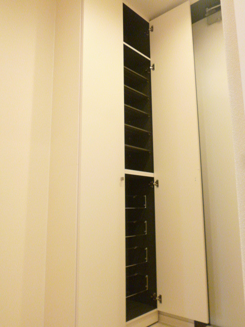 ＰＬＵＭ ＦＯＲＥＳＴ ＯＭＯＲＩの玄関|大容量のシューズBOX