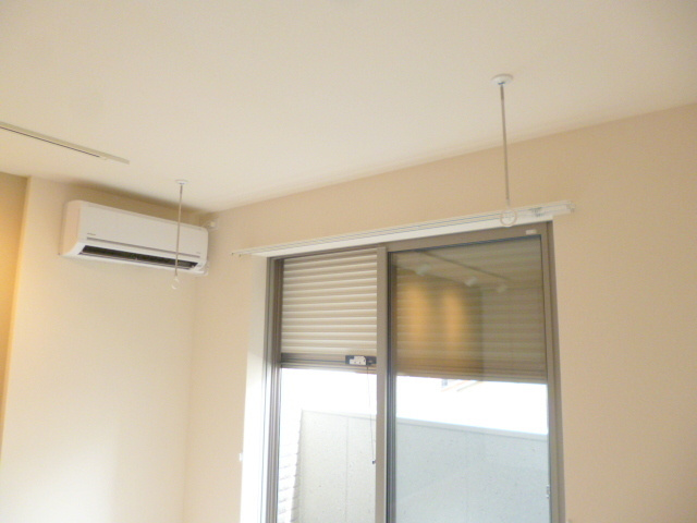 ＰＬＵＭ ＦＯＲＥＳＴ ＯＭＯＲＩの設備|室内物干フック＆防犯シャッター