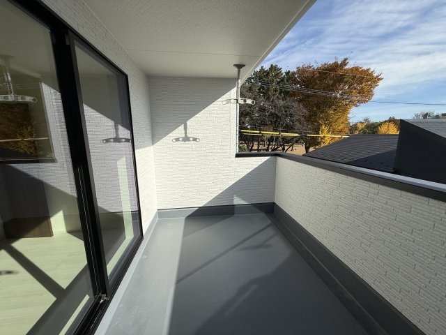 リーブルガーデンＳ第２前橋女屋　2号棟のバルコニー|人気のインナーバルコニーです！南向きで陽当たりも良好です！
急な雨でも洗濯物が濡れずに安心です☆