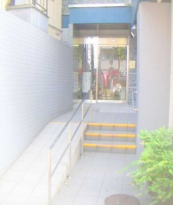 三軒茶屋グリーンマンション　駅近　管理人常駐　角部屋のエントランス