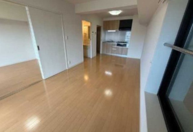 三軒茶屋グリーンマンション　駅近　管理人常駐　角部屋の居間・リビング