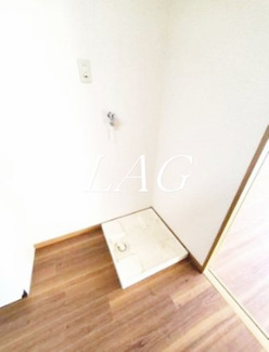 【設備】 | ヴィラ・フィオーレ | 室内洗濯機置き場です。