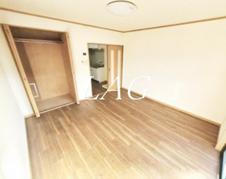 【居間・リビング】 | ヴィラ・フィオーレ | 洋室のお部屋です。