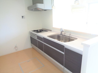 【キッチン】 | ファミーユ東手城　B棟 | 対面式システムキッチン