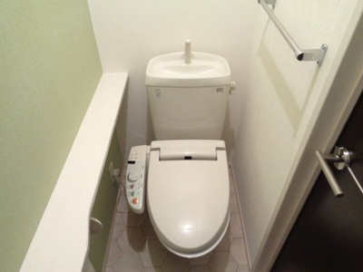 【トイレ】 | ファミーユ東手城　B棟 | 温水洗浄暖房便座